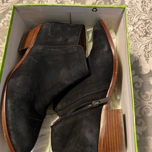 Size 10 wide Sam Eldeman, suede zip back bootie. Beige, wear very comfortable.